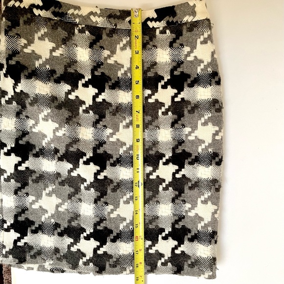 Loft Chunky Textured Herringbone Pattern Skirt Size 2P - Picture 5 of 7